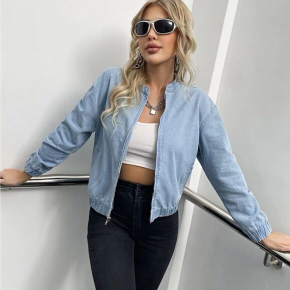 Light wash denim jacket - Picture 3 of 6